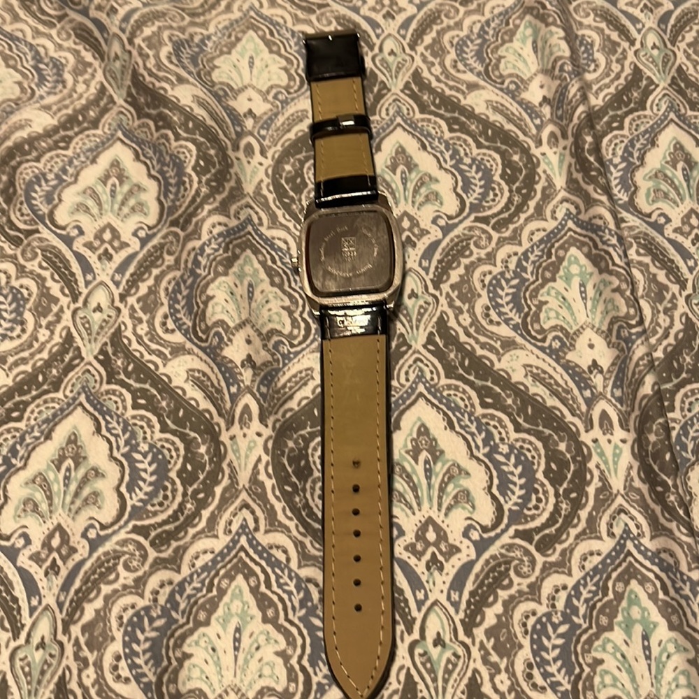 Watch - Picture 3 of 3